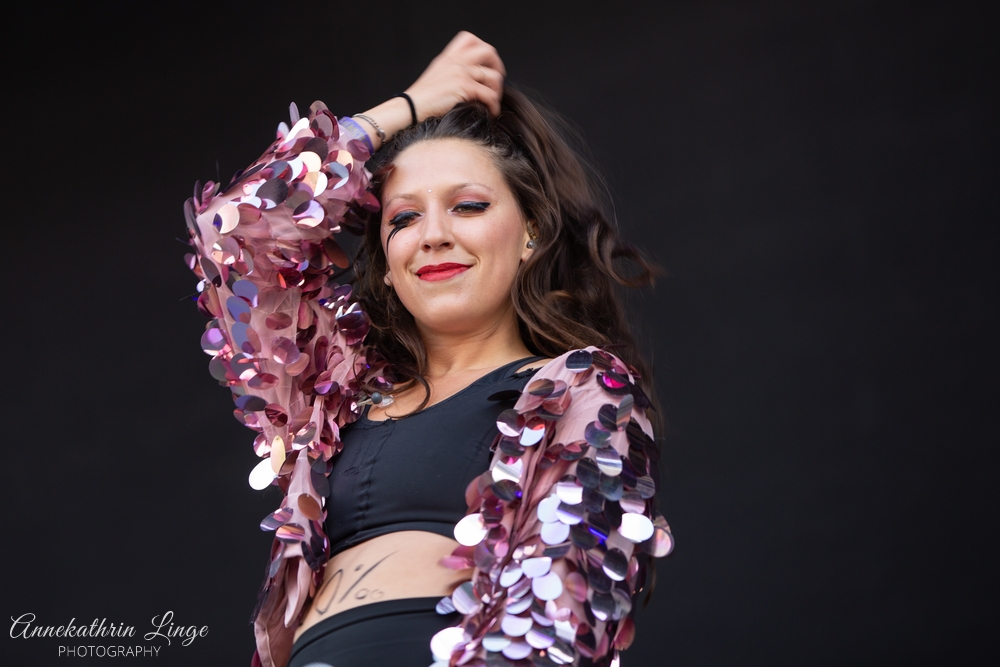 11.08.2019: The toten Crackhuren im Kofferraum auf dem Open Flair-Festival